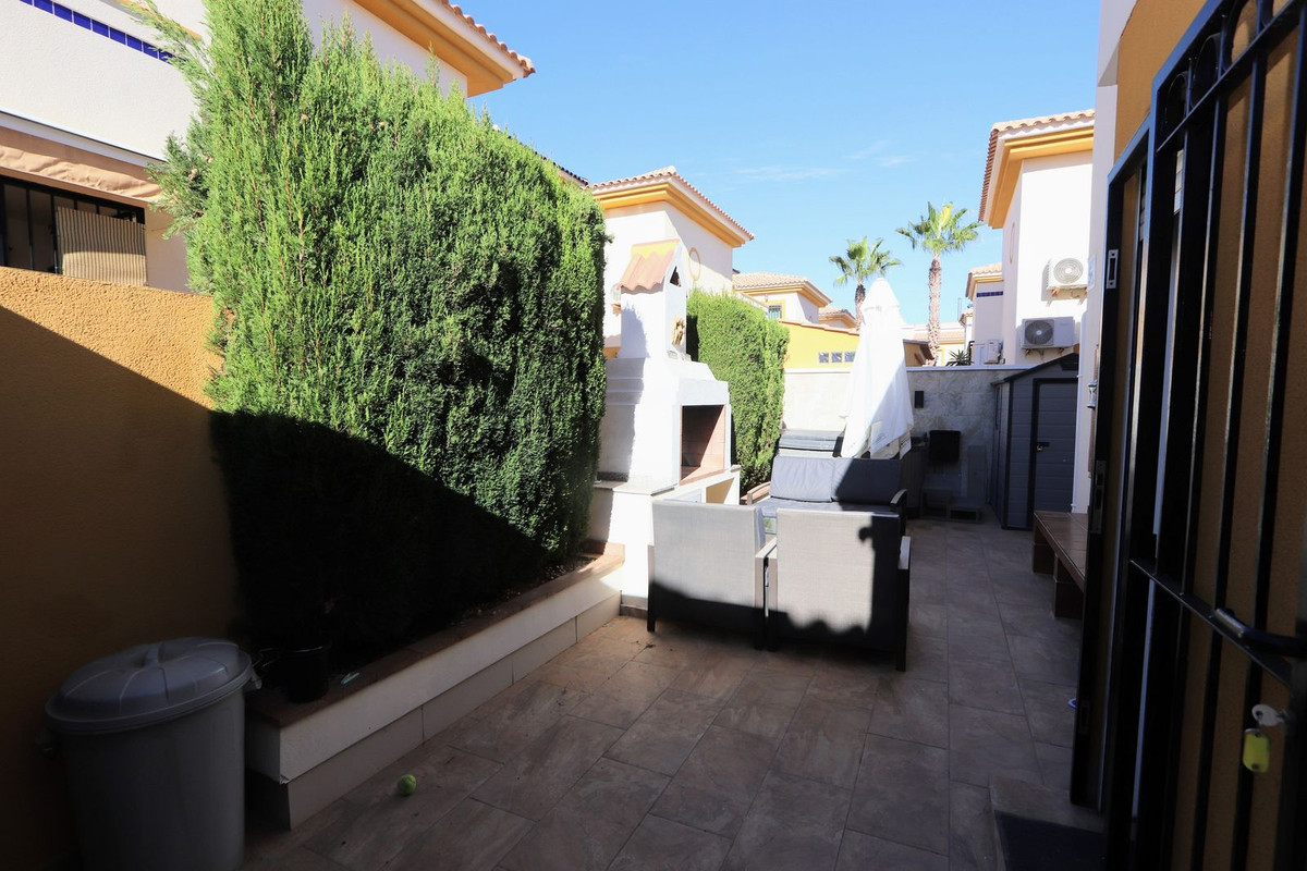 Se vende Villa - Chalet de 3 dormitorios en Costa Blanca, Alicante, España