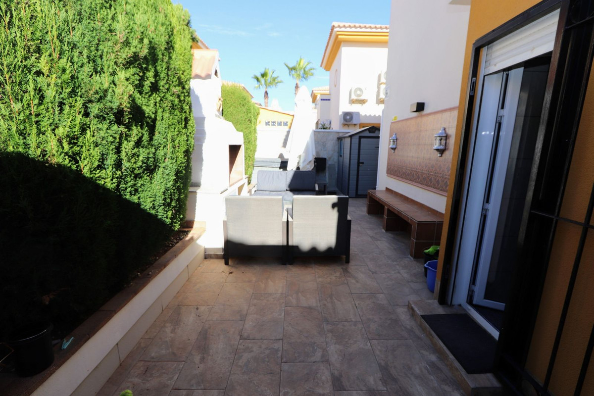 Se vende Villa - Chalet de 3 dormitorios en Costa Blanca, Alicante, España
