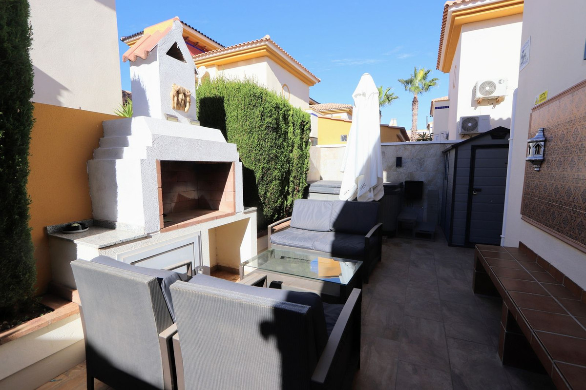 Se vende Villa - Chalet de 3 dormitorios en Costa Blanca, Alicante, España