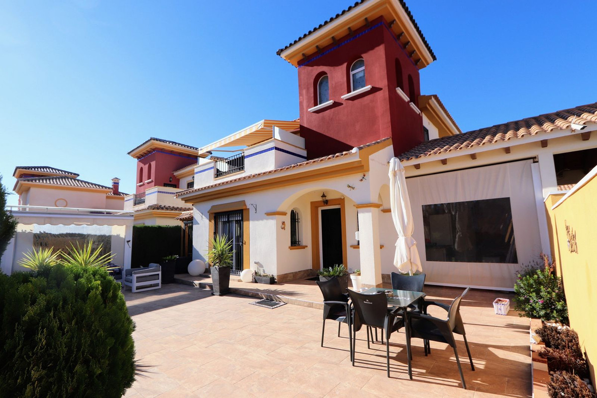 Se vende Villa - Chalet de 3 dormitorios en Costa Blanca, Alicante, España