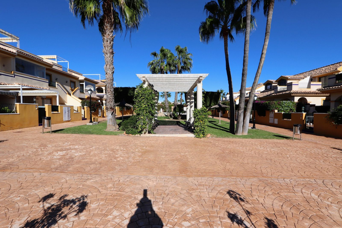 Se vende Villa - Chalet de 3 dormitorios en Costa Blanca, Alicante, España