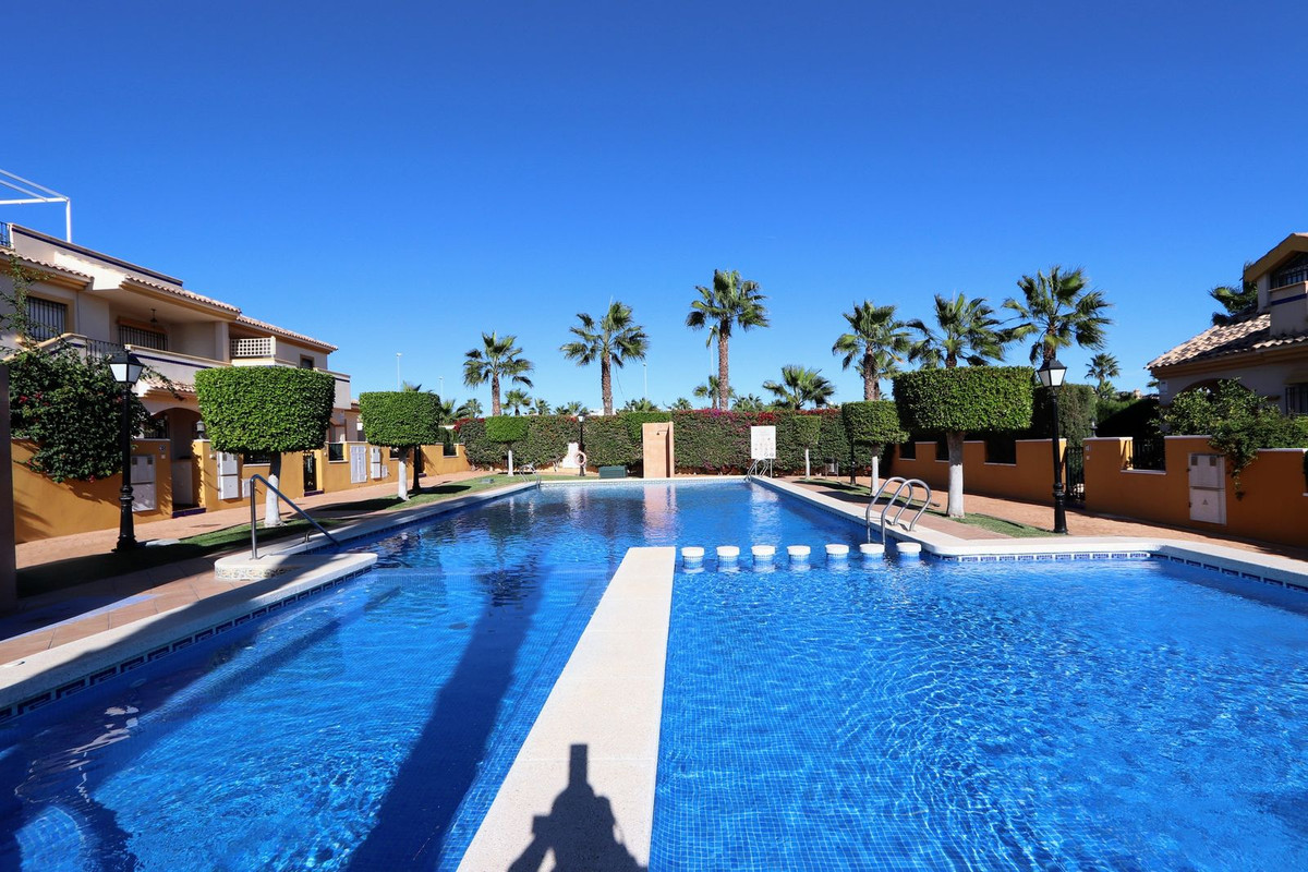 Se vende Villa - Chalet de 3 dormitorios en Costa Blanca, Alicante, España