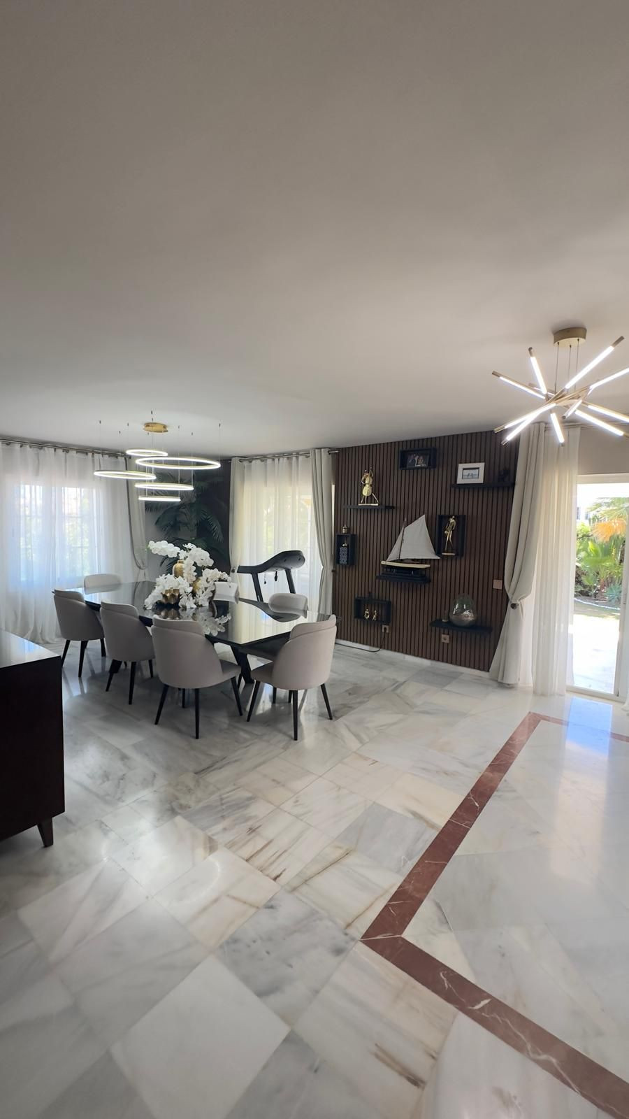 Se vende Villa - Chalet de 7 dormitorios en Costa Del Sol, Málaga, España