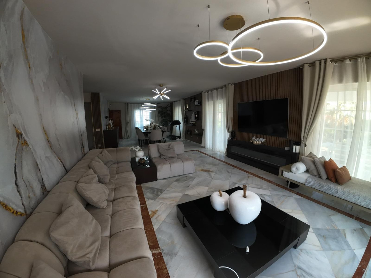 Se vende Villa - Chalet de 7 dormitorios en Costa Del Sol, Málaga, España