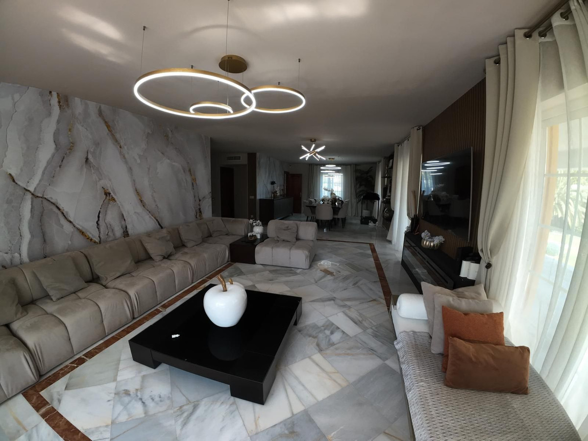 Se vende Villa - Chalet de 7 dormitorios en Costa Del Sol, Málaga, España