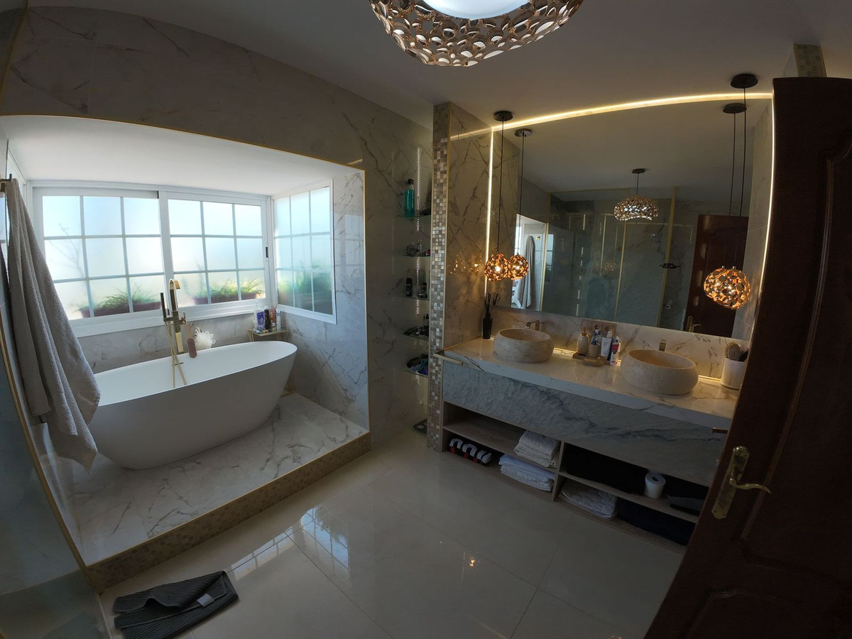 Se vende Villa - Chalet de 7 dormitorios en Costa Del Sol, Málaga, España