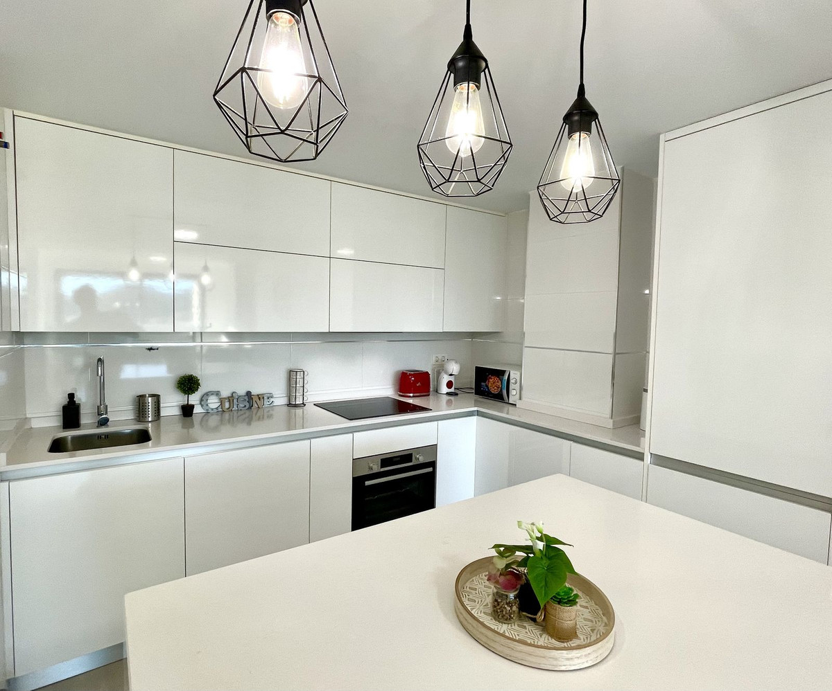 Se vende Apartamento Planta Media de 3 dormitorios en Costa Del Sol, Málaga, España
