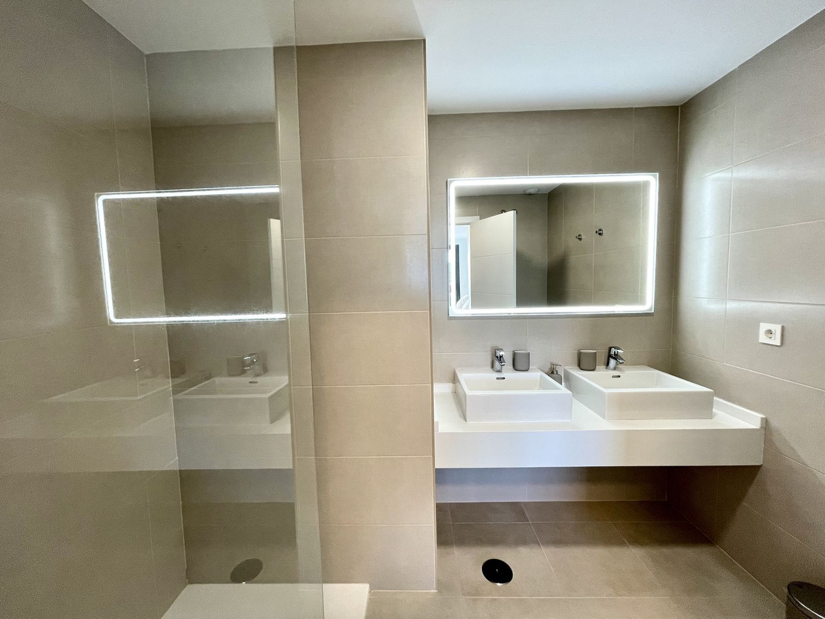 Se vende Apartamento Planta Media de 3 dormitorios en Costa Del Sol, Málaga, España