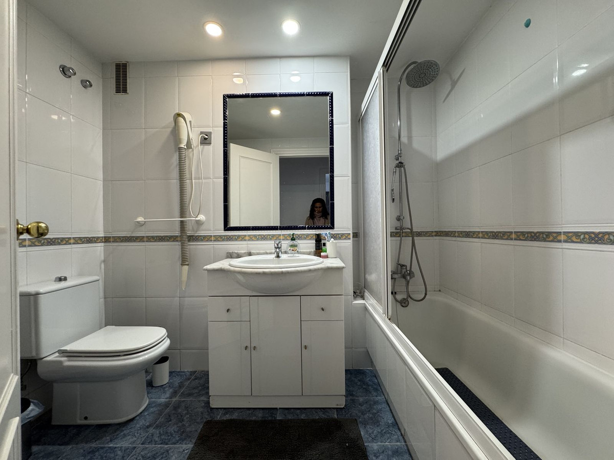 Se vende Apartamento Planta Media de 4 dormitorios en Costa Del Sol, Málaga, España