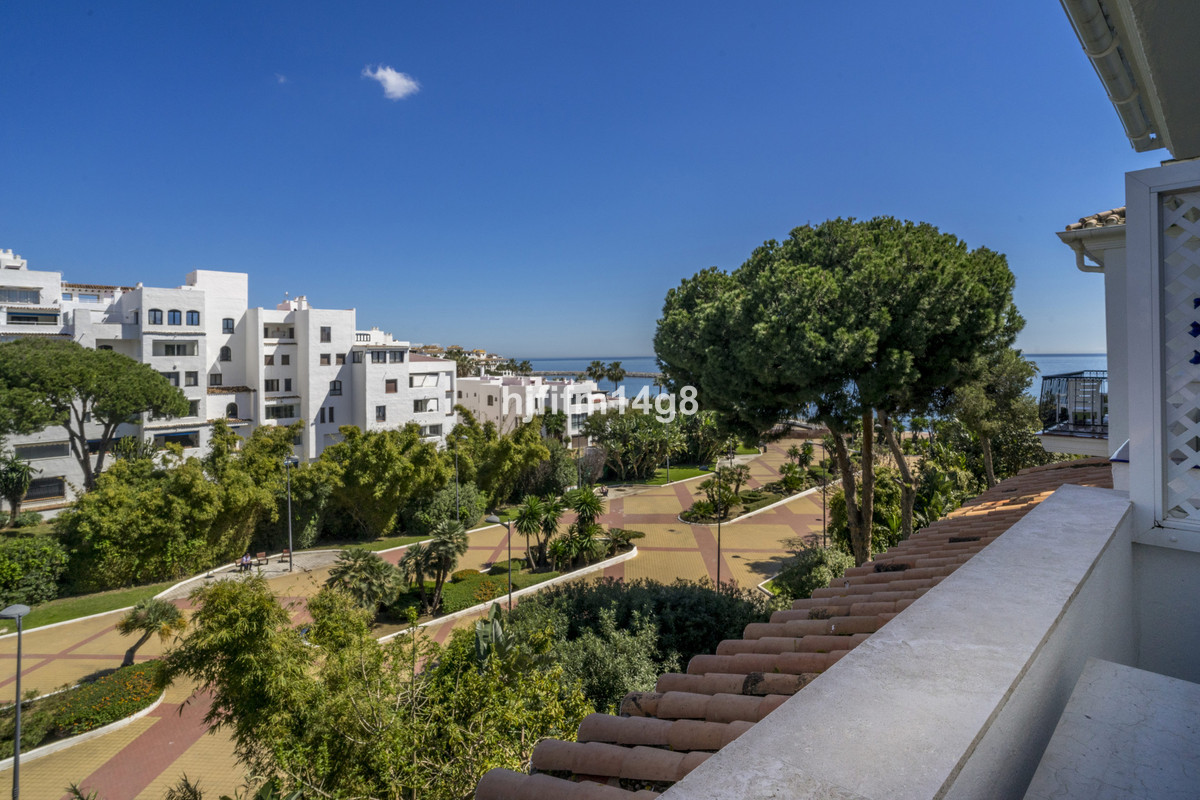 2 Bed Apartment for sale in Puerto Banús Costa Del Sol, Málaga, Spain