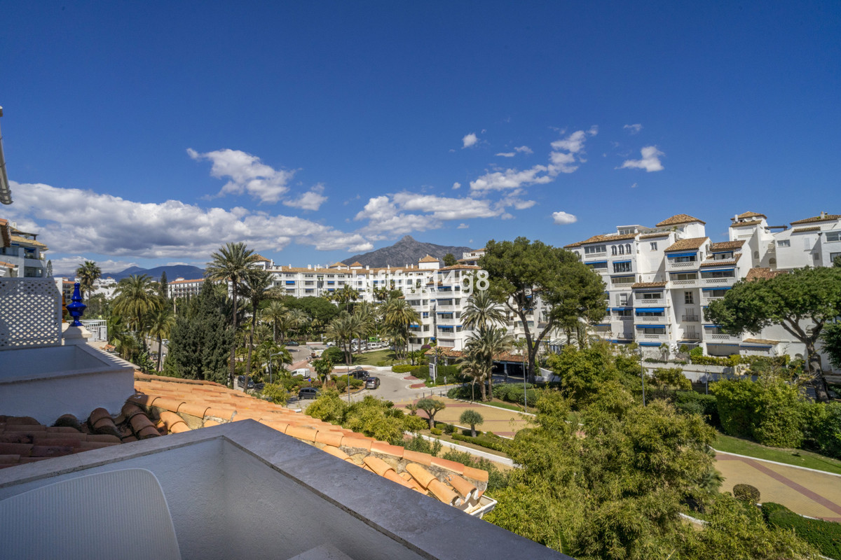 2 Bed Apartment for sale in Puerto Banús Costa Del Sol, Málaga, Spain
