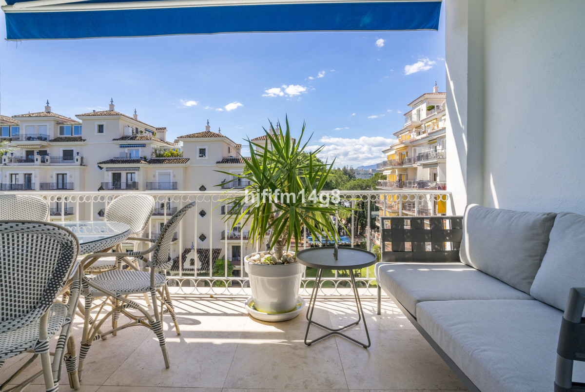 2 Bed Apartment for sale in Puerto Banús Costa Del Sol, Málaga, Spain