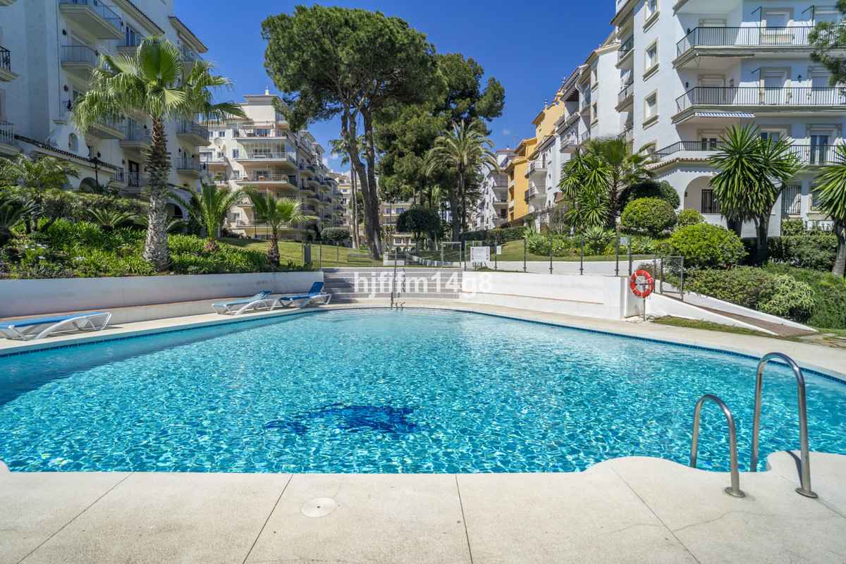 2 Bed Apartment for sale in Puerto Banús Costa Del Sol, Málaga, Spain