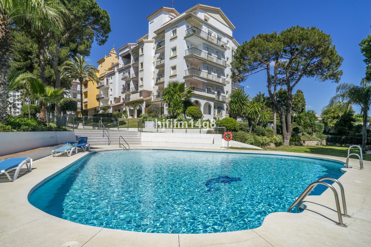 2 Bed Apartment for sale in Puerto Banús Costa Del Sol, Málaga, Spain