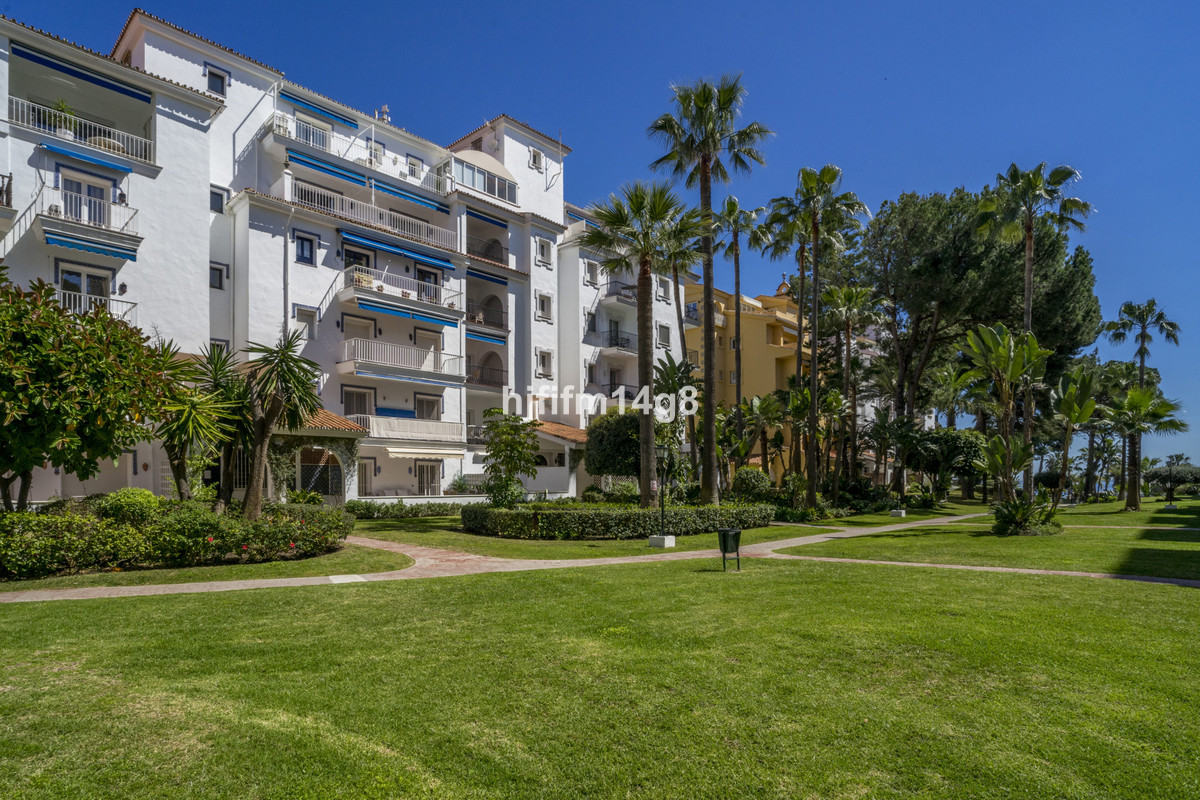 2 Bed Apartment for sale in Puerto Banús Costa Del Sol, Málaga, Spain