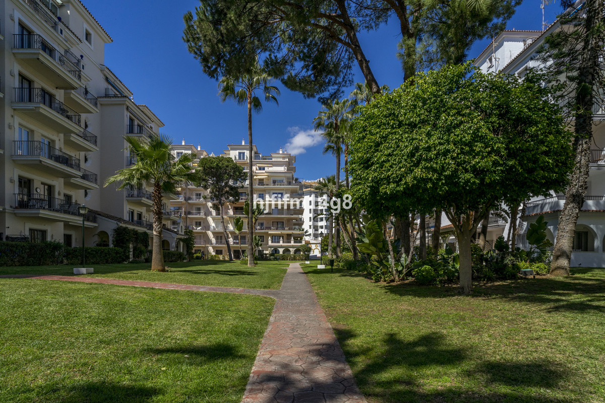 2 Bed Apartment for sale in Puerto Banús Costa Del Sol, Málaga, Spain