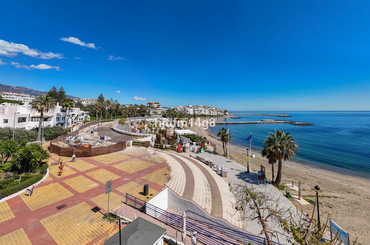 2 Bed Apartment for sale in Puerto Banús Costa Del Sol, Málaga, Spain