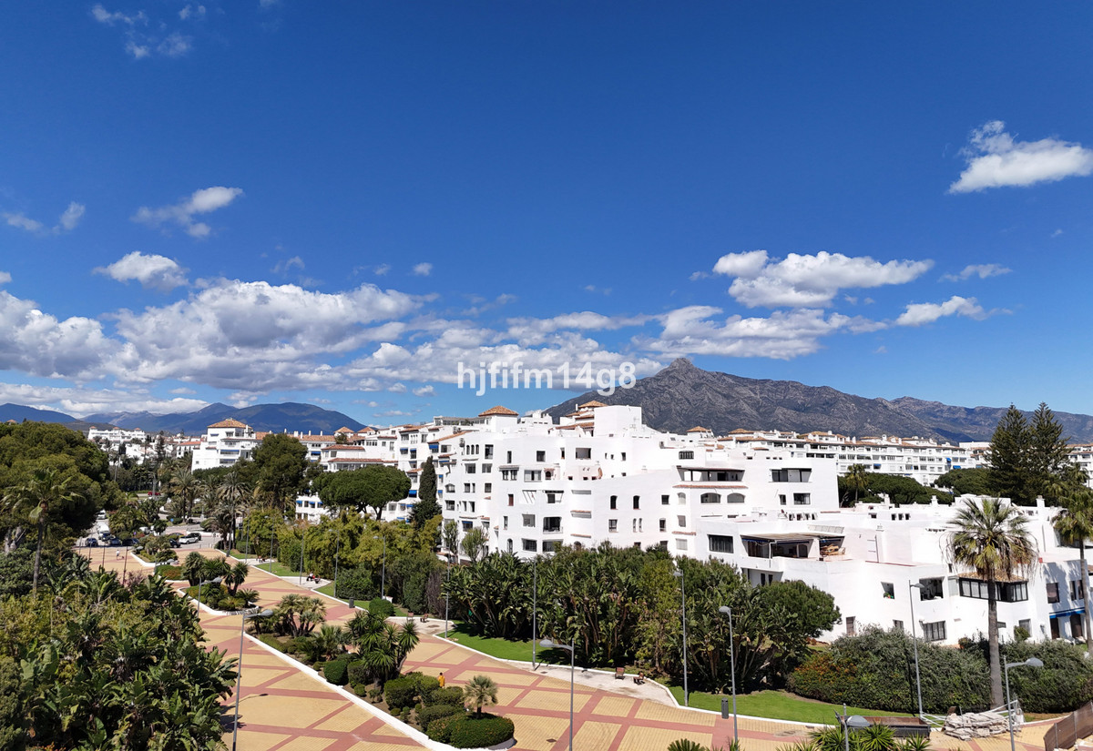 2 Bed Apartment for sale in Puerto Banús Costa Del Sol, Málaga, Spain