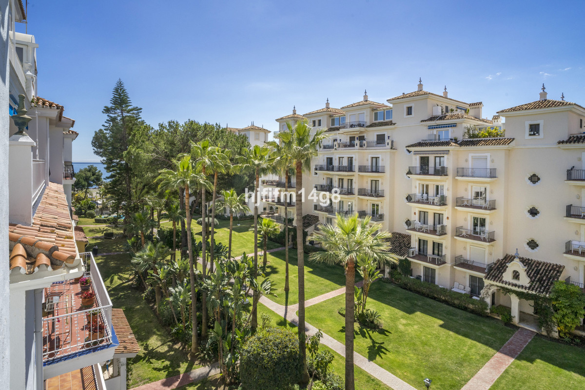 2 Bed Apartment for sale in Puerto Banús Costa Del Sol, Málaga, Spain