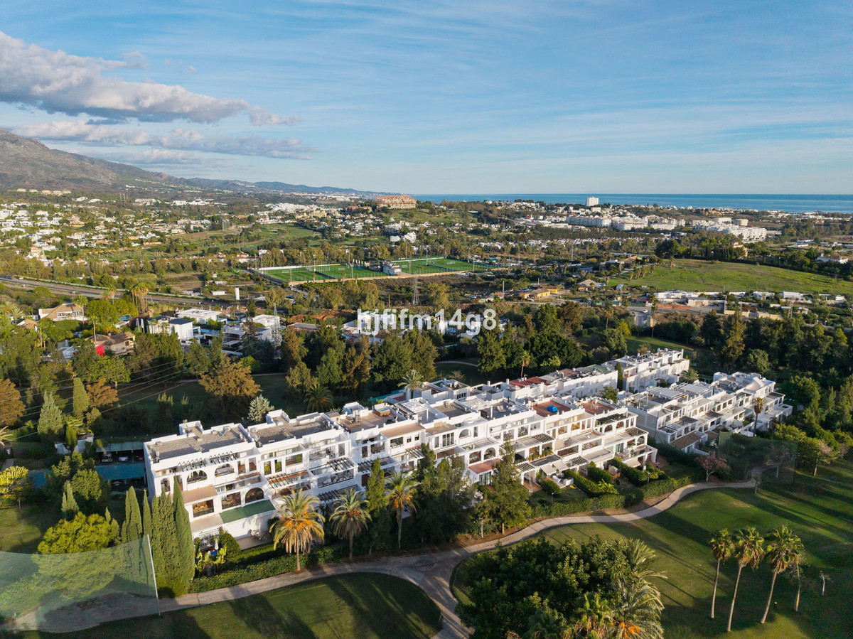 3 Bed Apartment for sale in La Quinta Costa Del Sol, Málaga, Spain