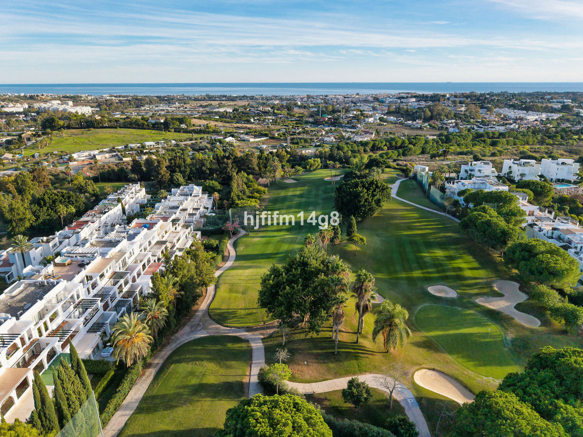 3 Bed Apartment for sale in La Quinta Costa Del Sol, Málaga, Spain