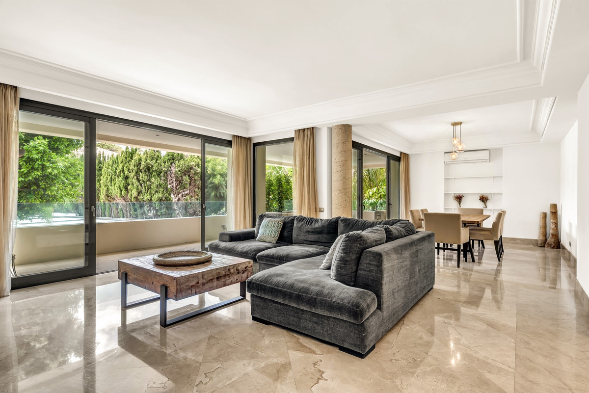 Se vende Apartamento Planta Media de 3 dormitorios en Costa Del Sol, Málaga, España