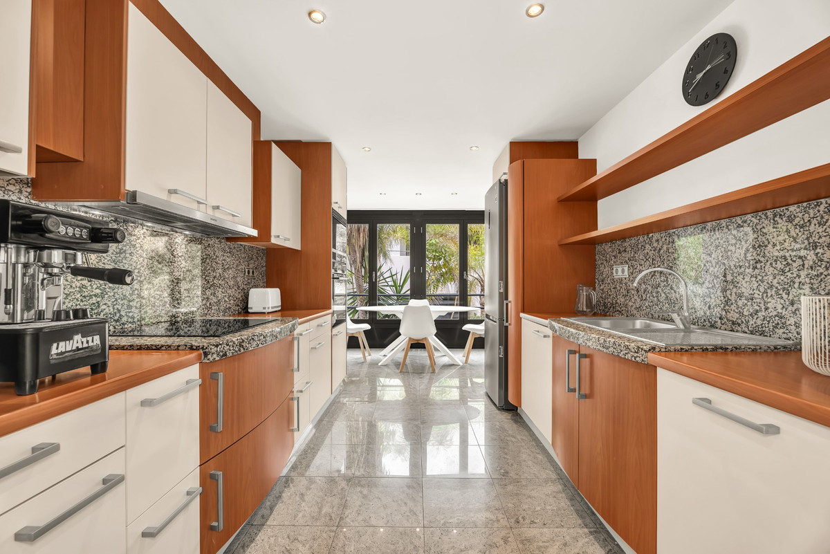 Se vende Apartamento Planta Media de 3 dormitorios en Costa Del Sol, Málaga, España