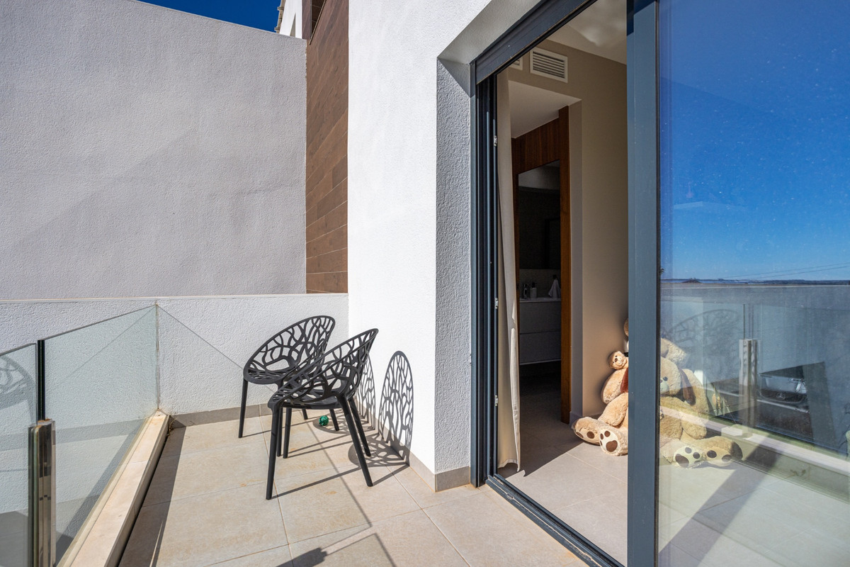 Se vende Villa - Chalet de 4 dormitorios en Costa Blanca, Alicante, España