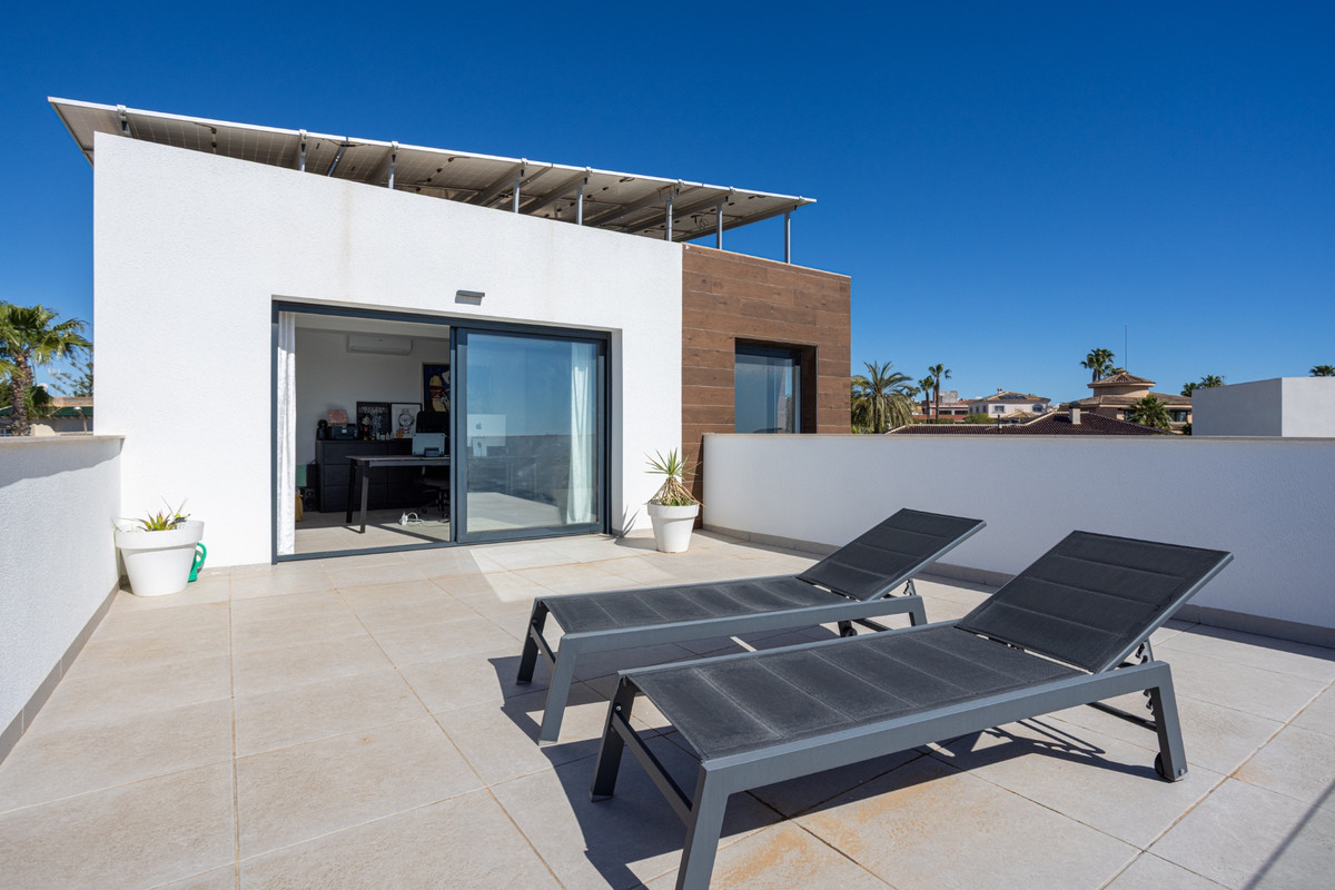 Se vende Villa - Chalet de 4 dormitorios en Costa Blanca, Alicante, España