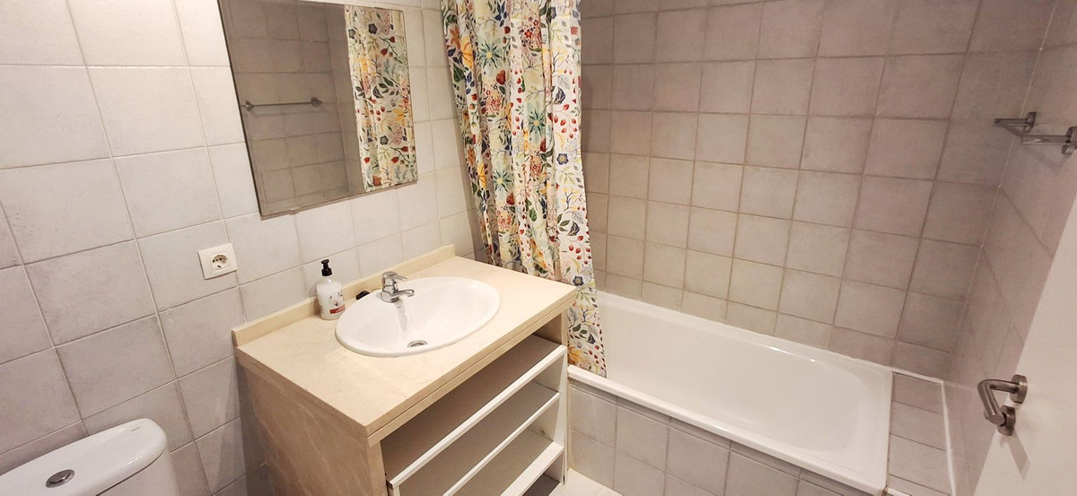 Se vende Apartamento Planta Baja de 2 dormitorios en Costa Del Sol, Málaga, España