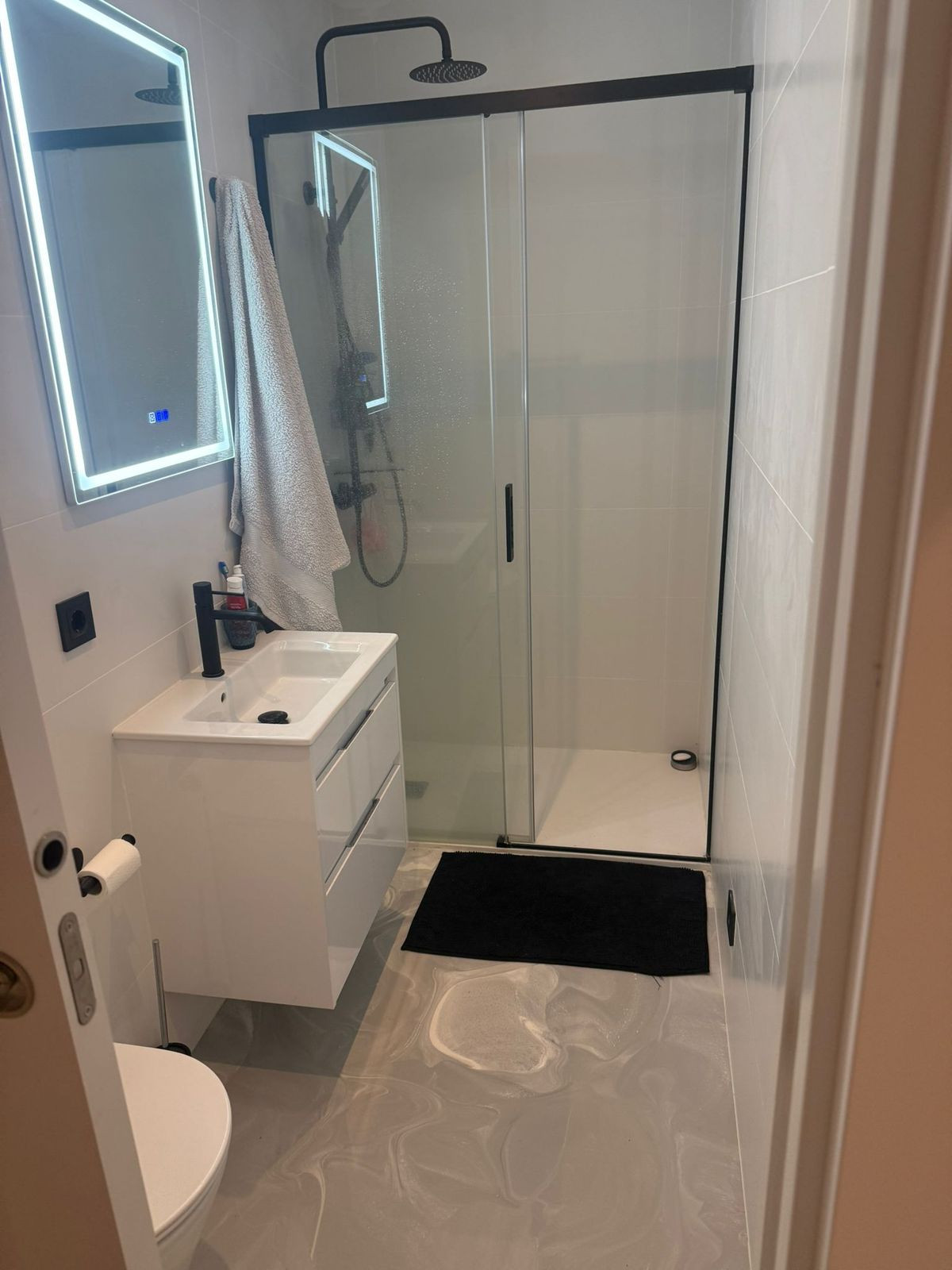 Se vende Apartamento Planta Media de 2 dormitorios en Costa Del Sol, Málaga, España