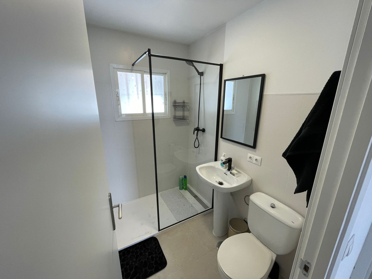 Se vende Villa - Chalet de 20 dormitorios en Costa Del Sol East, Málaga, España