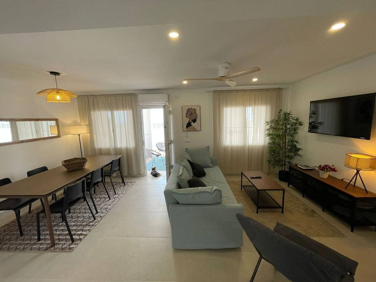 Se vende Villa - Chalet de 20 dormitorios en Costa Del Sol East, Málaga, España