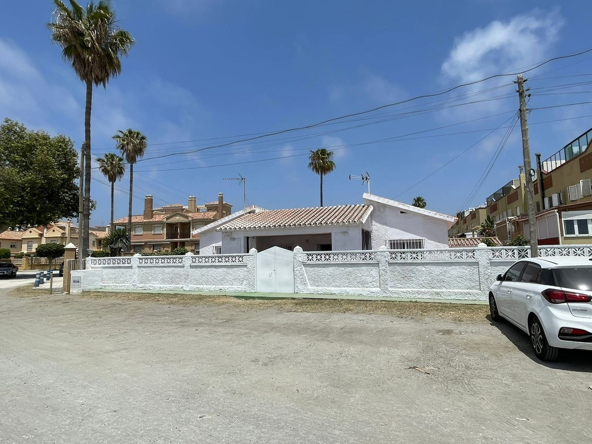Se vende Villa - Chalet de 20 dormitorios en Costa Del Sol East, Málaga, España