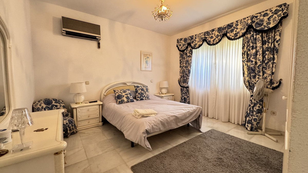 4 Bed Townhouse for sale in El Paraiso Costa Del Sol, Málaga, Spain