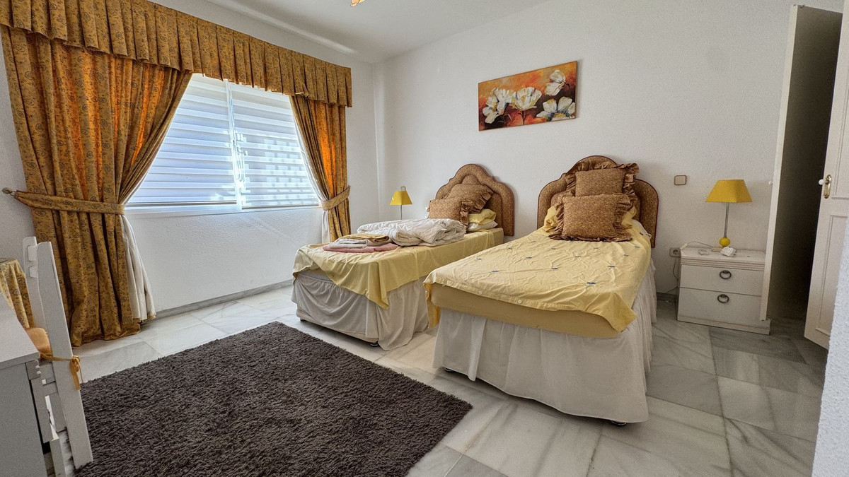 4 Bed Townhouse for sale in El Paraiso Costa Del Sol, Málaga, Spain