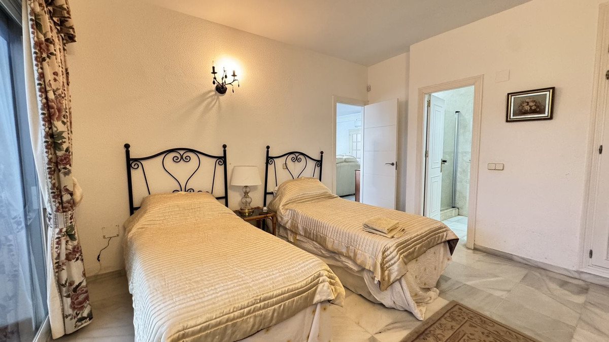 4 Bed Townhouse for sale in El Paraiso Costa Del Sol, Málaga, Spain