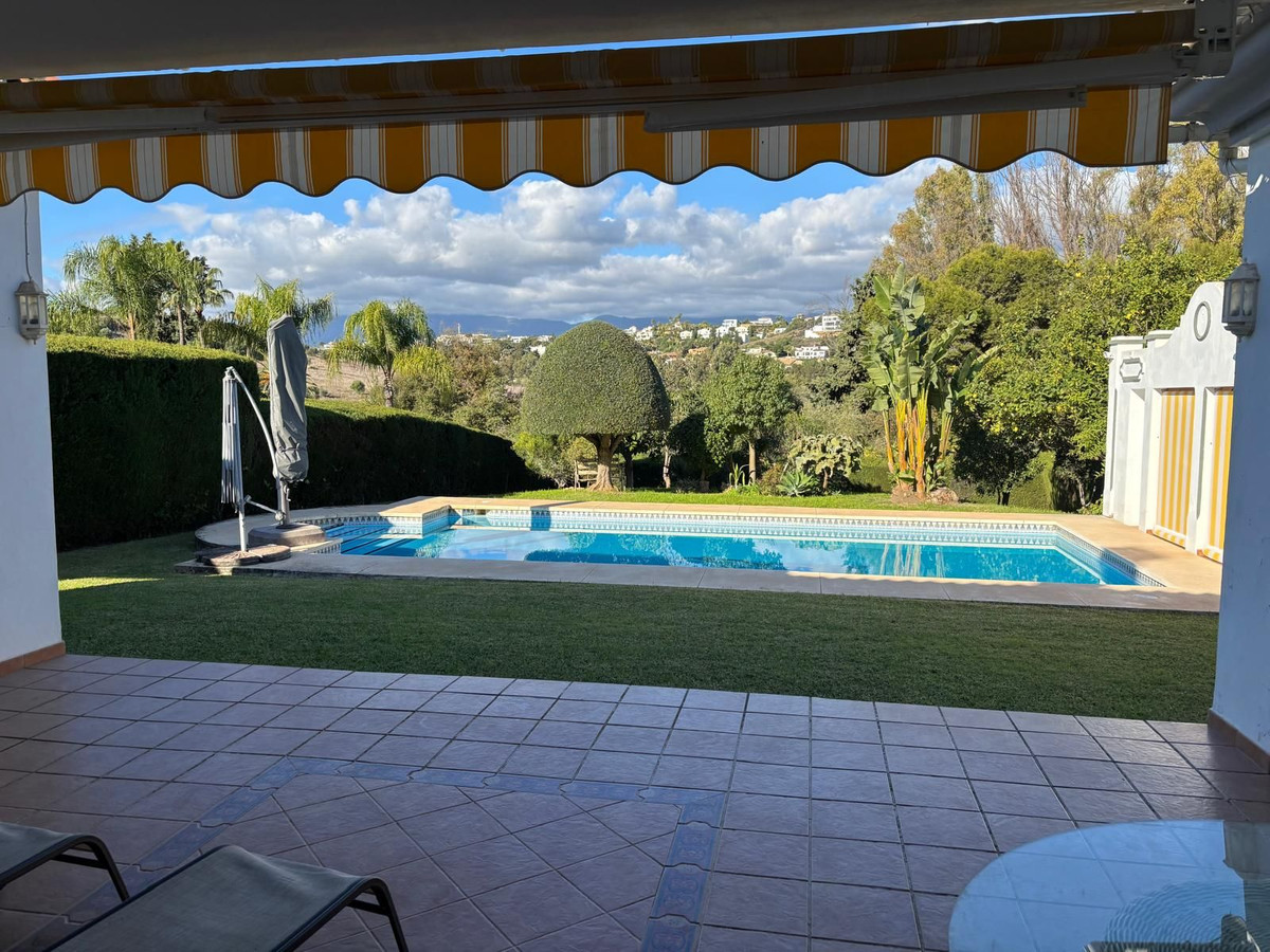 4 Bed Townhouse for sale in El Paraiso Costa Del Sol, Málaga, Spain
