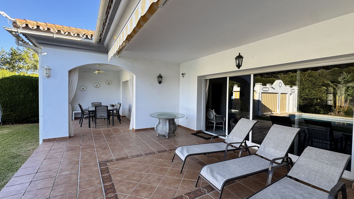 4 Bed Townhouse for sale in El Paraiso Costa Del Sol, Málaga, Spain