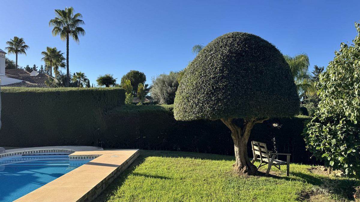 4 Bed Townhouse for sale in El Paraiso Costa Del Sol, Málaga, Spain