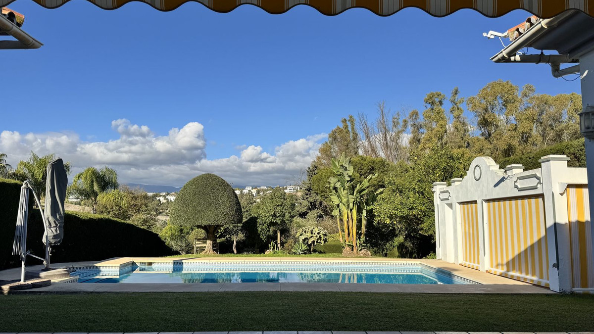 4 Bed Townhouse for sale in El Paraiso Costa Del Sol, Málaga, Spain