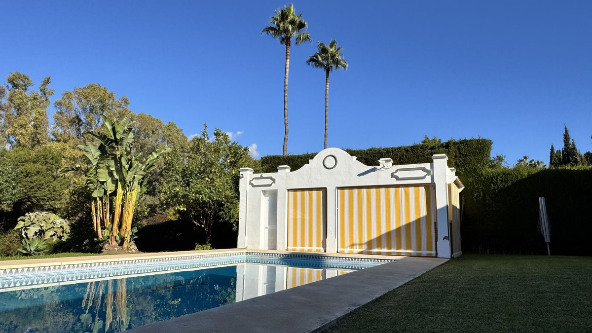 4 Bed Townhouse for sale in El Paraiso Costa Del Sol, Málaga, Spain