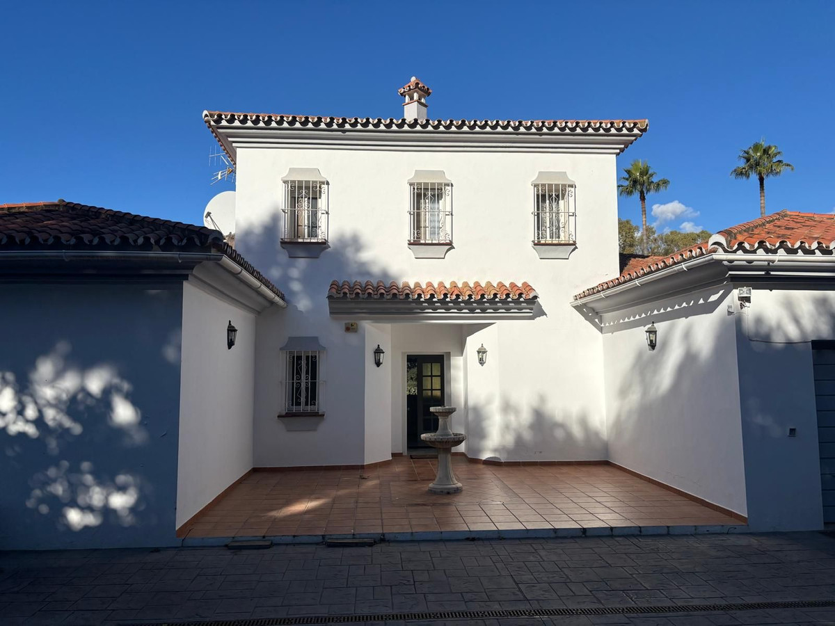 4 Bed Townhouse for sale in El Paraiso Costa Del Sol, Málaga, Spain
