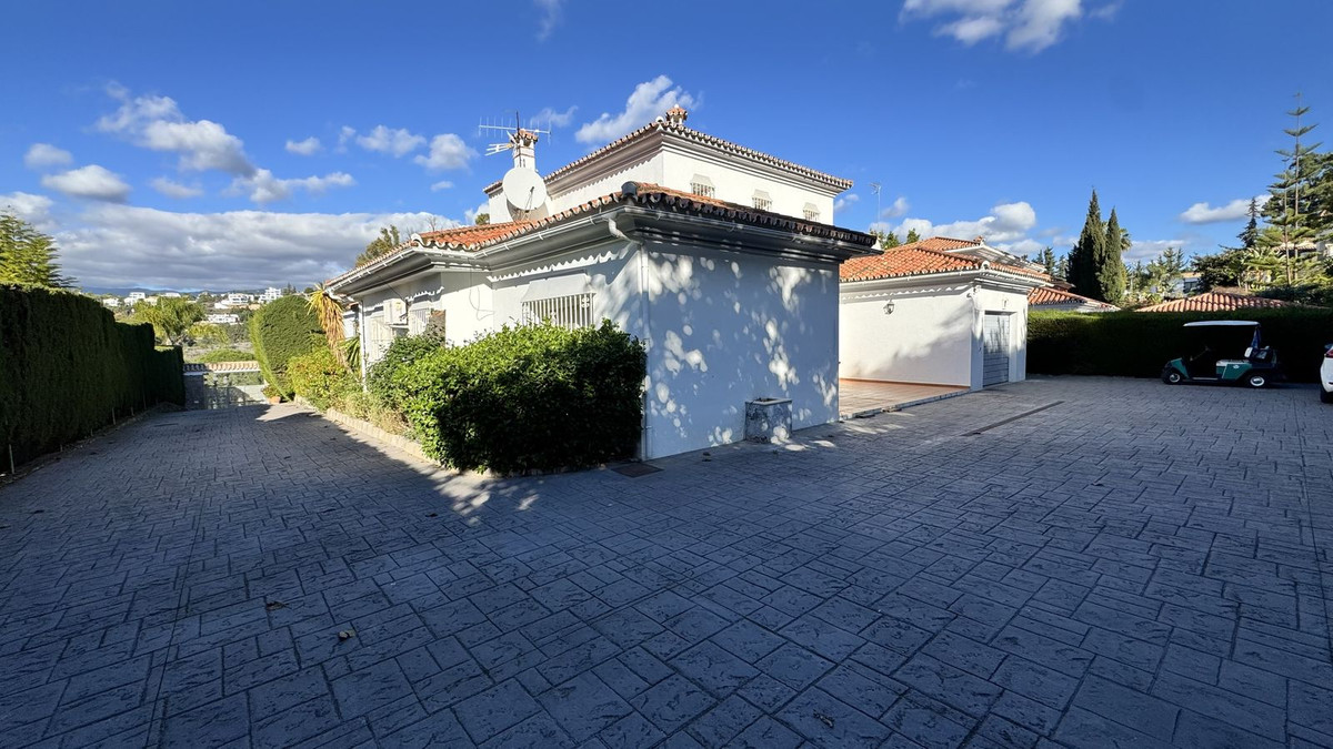 4 Bed Townhouse for sale in El Paraiso Costa Del Sol, Málaga, Spain