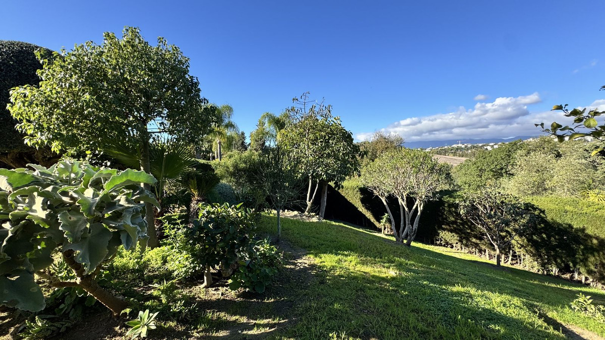 4 Bed Townhouse for sale in El Paraiso Costa Del Sol, Málaga, Spain