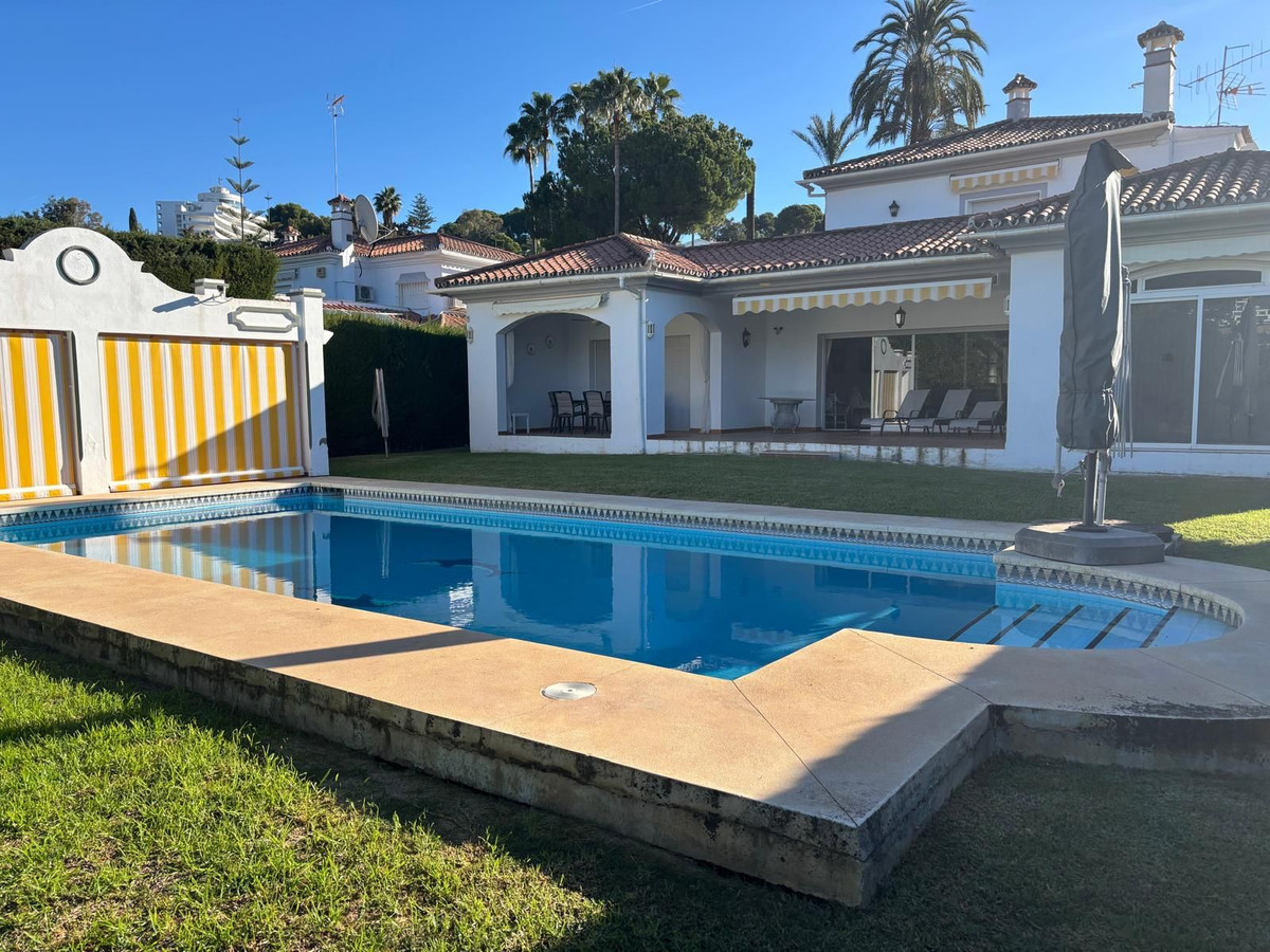 4 Bed Townhouse for sale in El Paraiso Costa Del Sol, Málaga, Spain