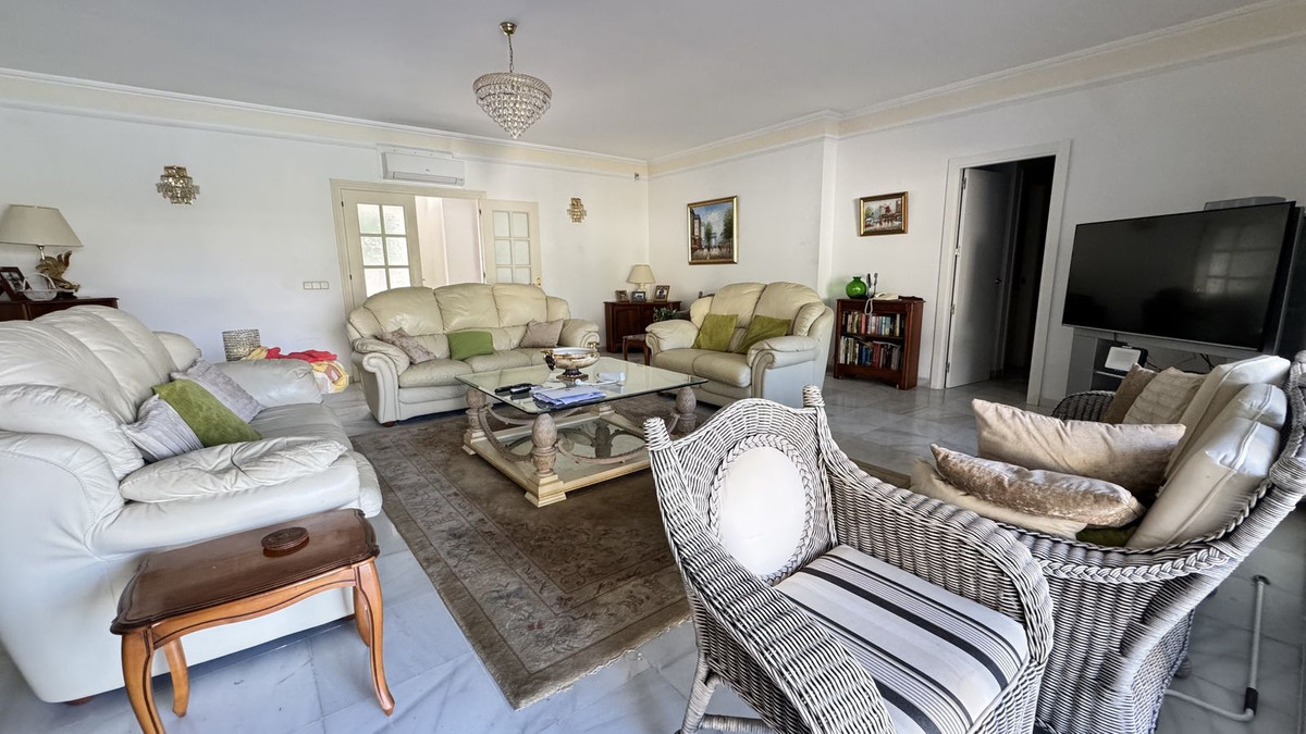 4 Bed Townhouse for sale in El Paraiso Costa Del Sol, Málaga, Spain