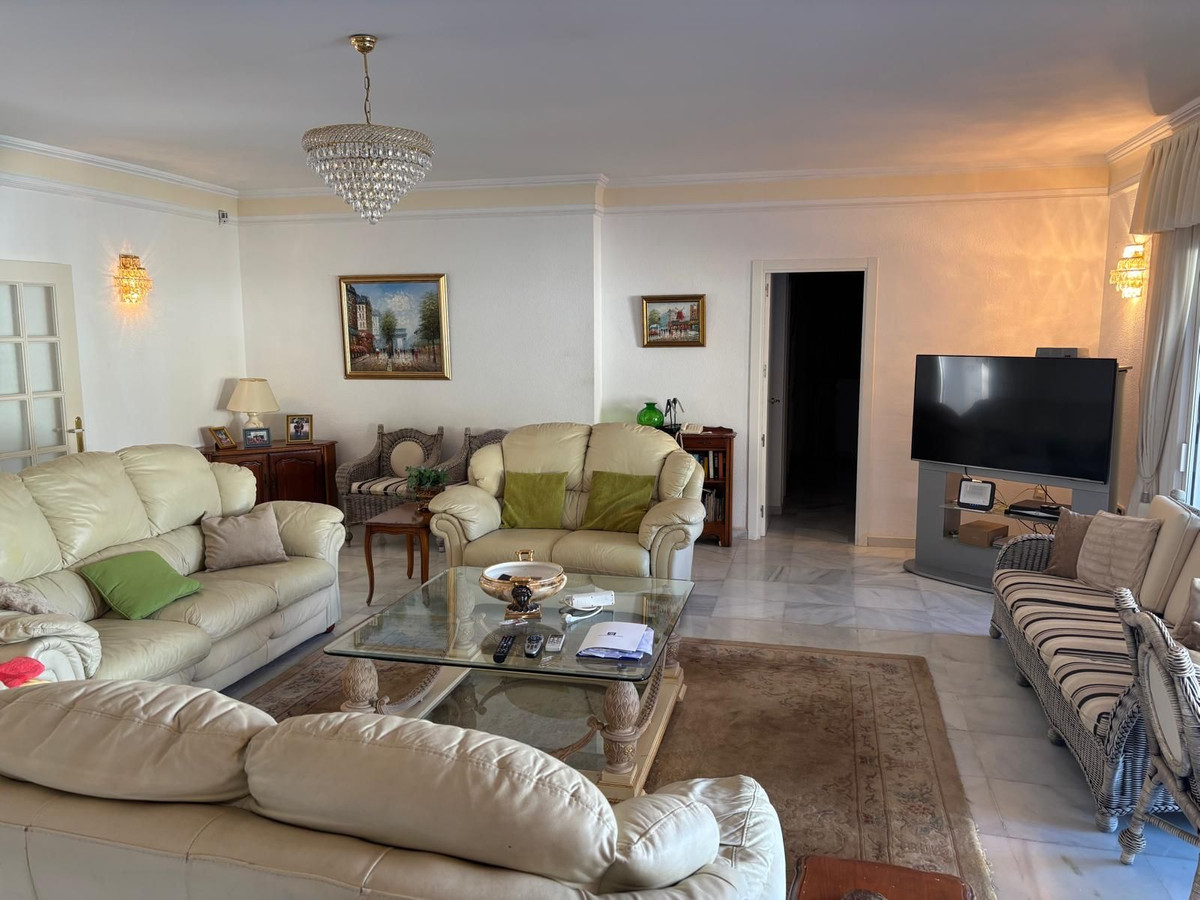 4 Bed Townhouse for sale in El Paraiso Costa Del Sol, Málaga, Spain