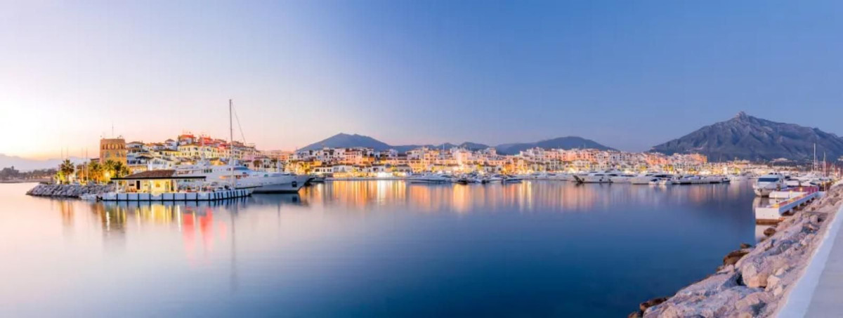 Se vende Villa - Chalet de 4 dormitorios en Costa Del Sol, Málaga, España