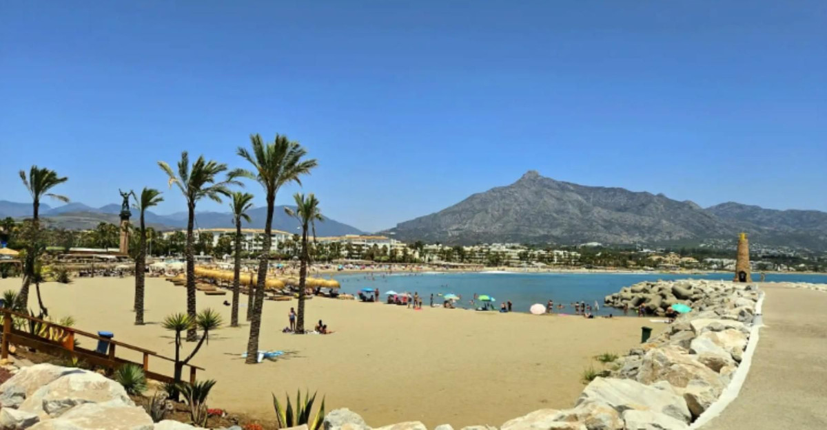 Se vende Villa - Chalet de 4 dormitorios en Costa Del Sol, Málaga, España